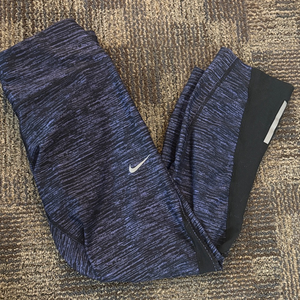 NIKE || capris size small